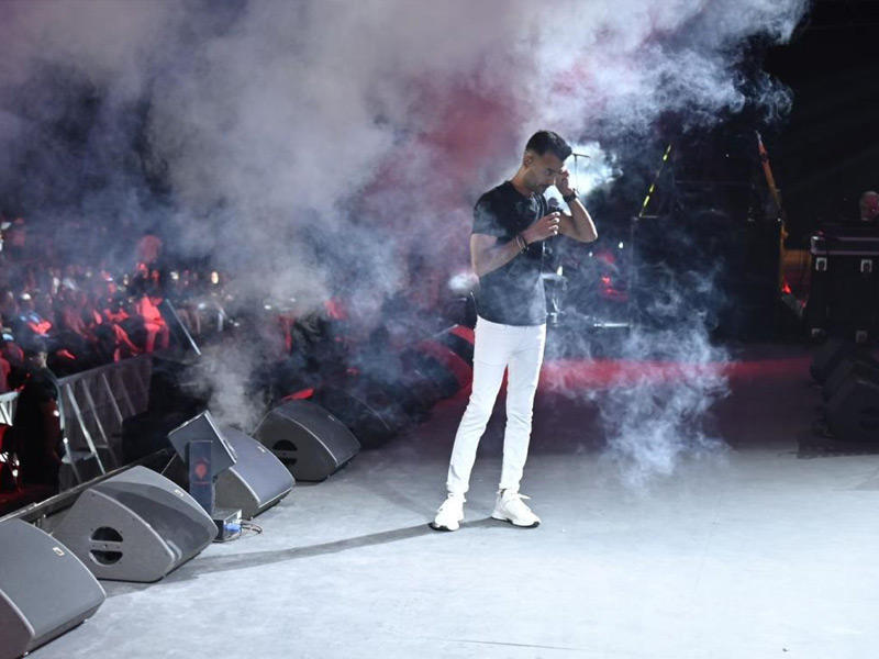 الفنان هيثم شاكر على المسرح 