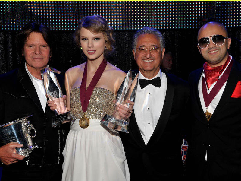 النجوم ريدوان وفوجيرتي وسويفت وبراينت بحفل جوائز BMI Pop