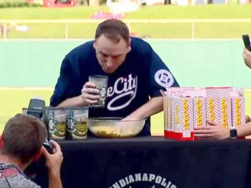 جوي تشيستنت خلال المسابقة 