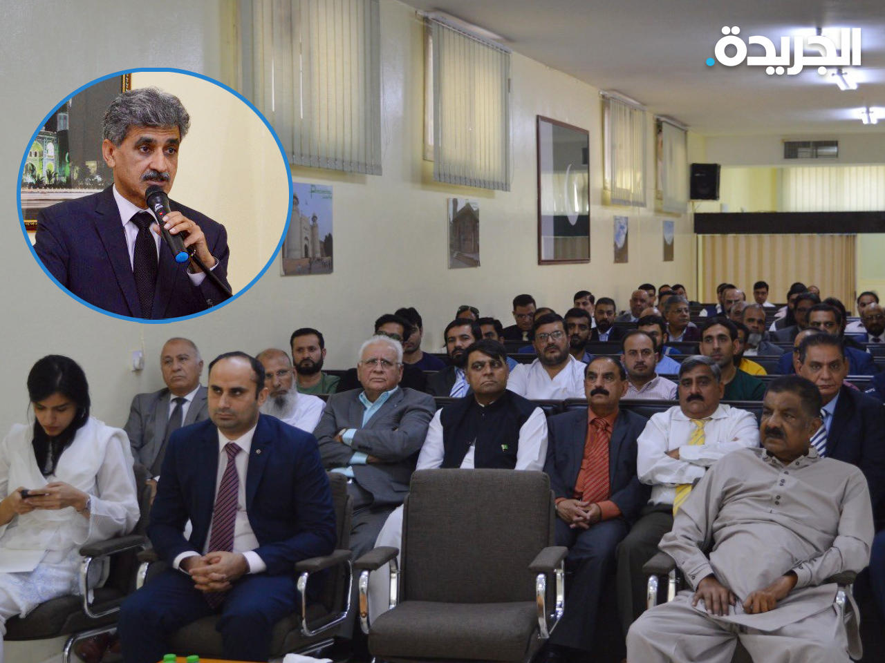 رجال أعمال باكستانيون وفي الإطار السفير الباكستاني لدى الكويت