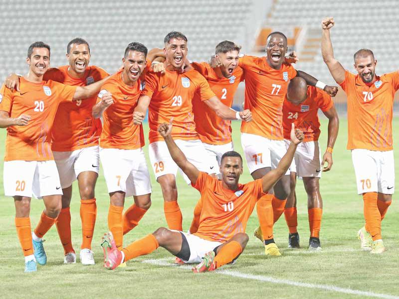 لاعبو كاظمة يحتفلون بالمستوى الرائع