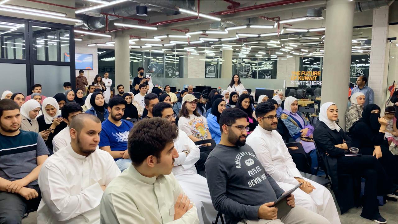 جانب من المشاركين في البرنامج التدريب التكنولوجي الجامعي