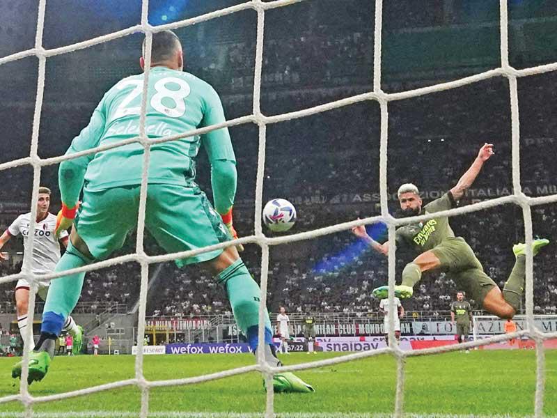 جيرو نجم ميلان يسجل الهدف الثاني