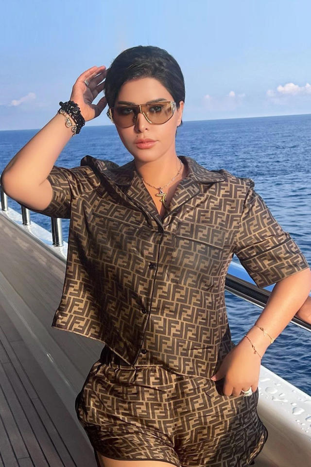  الفنانة شمس