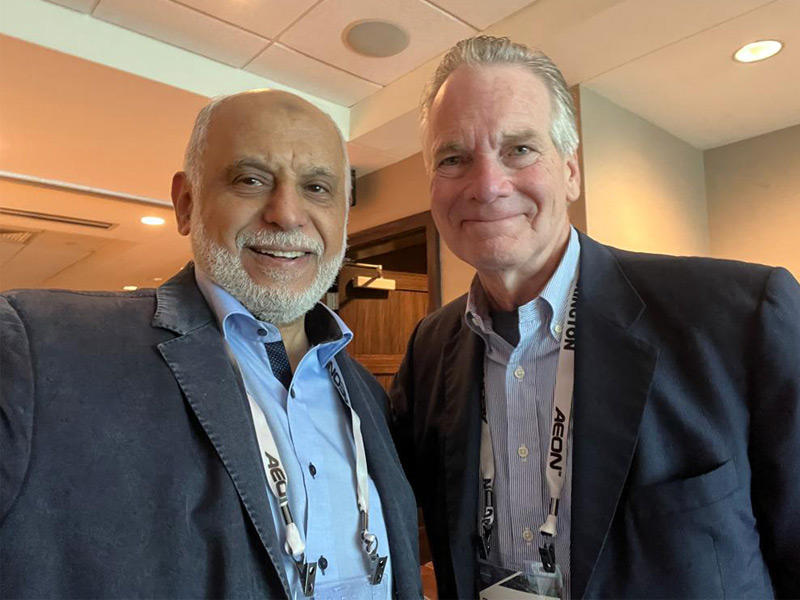 صورة للد. محمد الجارالله اثناءمشاركتة المؤتمر الدولي لجراحة السمنة الذي عقد في مدينة ميامي بالولايات المتحدة