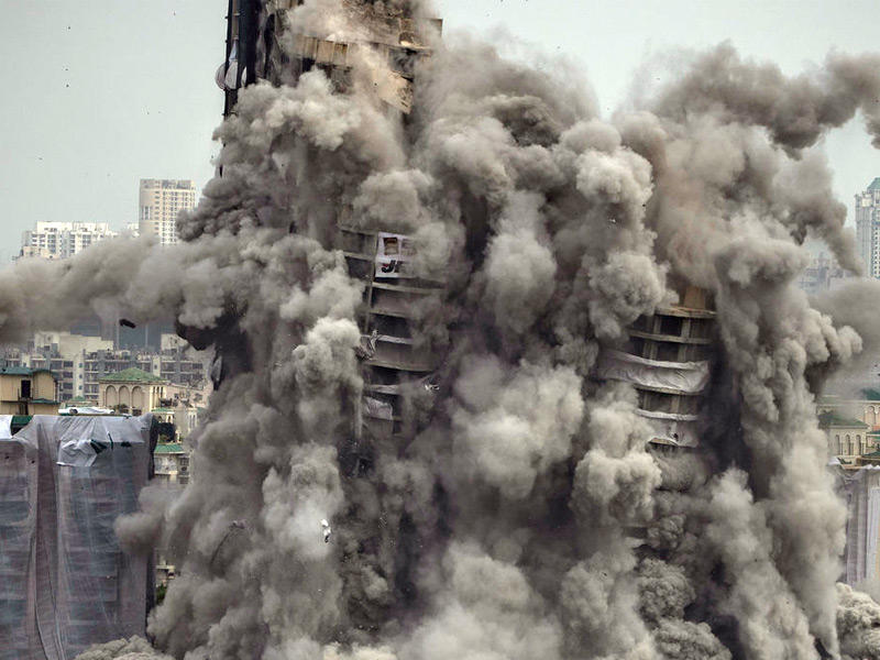 خلال عملية الهدم 