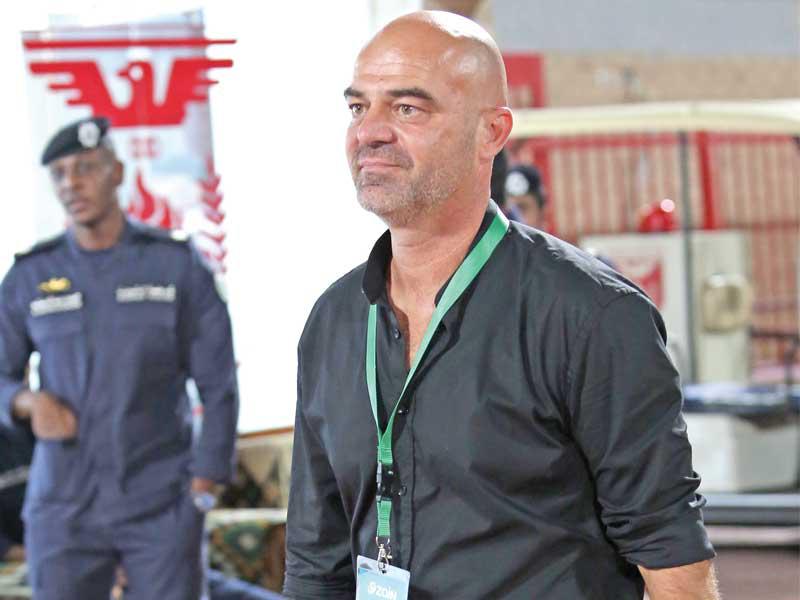  مدرب الفريق المقدوني يوغسلاف ترينشوفسكي