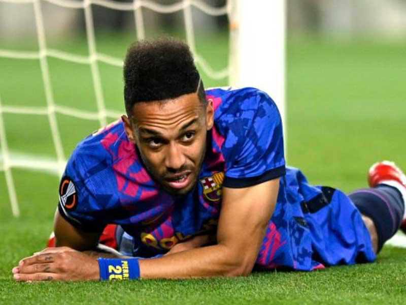  لاعب نادي برشلونة بيير إيمريك أوباميانغ