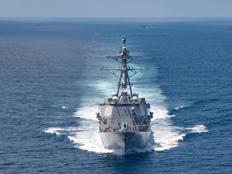 المدمرة الأميركية «يو إس إس كيد» تعبر مضيق تايوان أمس الأول