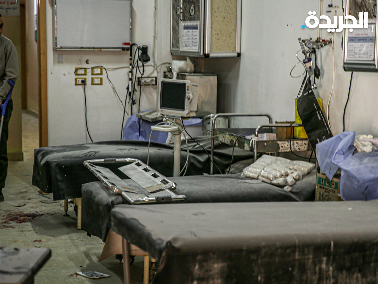 أسرّة داخل مستشفى غير نظيف