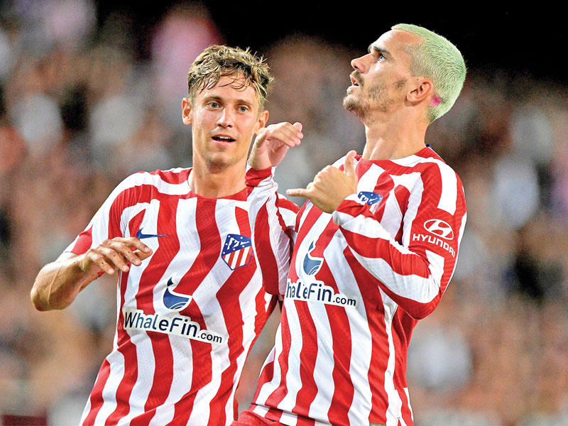 غريزمان نجم أتلتيكو يحتفل بهدفه