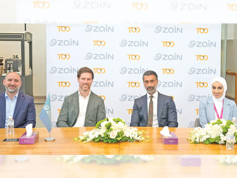 فريق زين وTOD خلال حفل توقيع اتفاقية الشراكة