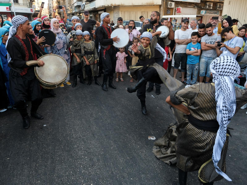 حفل افتتاح سينما «أمبير» في طرابلس (رويترز)