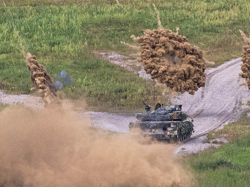 من المناورات المشتركة أمس بين أميركا وكوريا الجنوبية (أ ف ب)