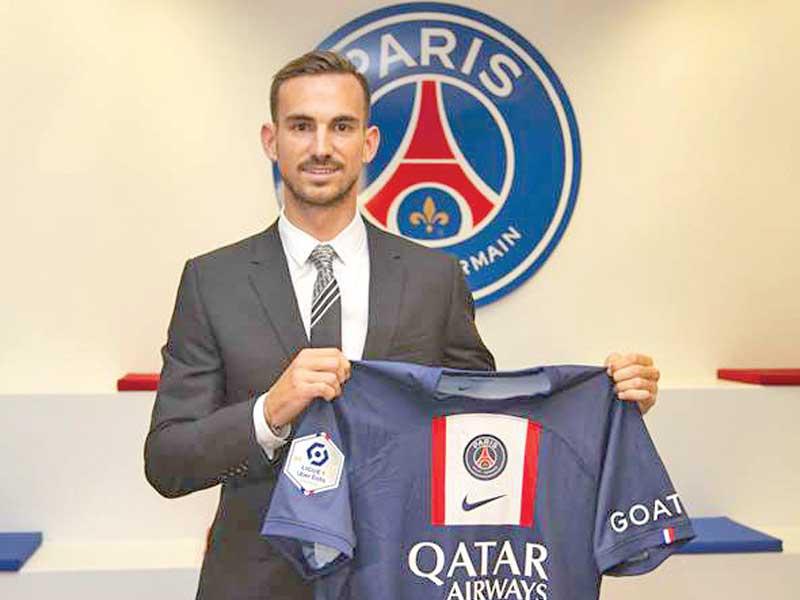 لاعب خط الوسط فابيان رويز