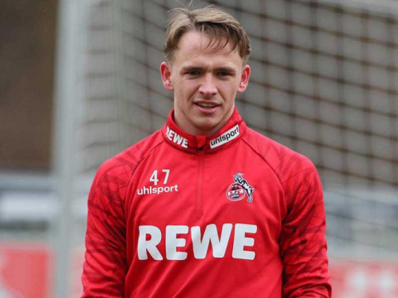 لاعب خط الوسط ماتياس أوليسين