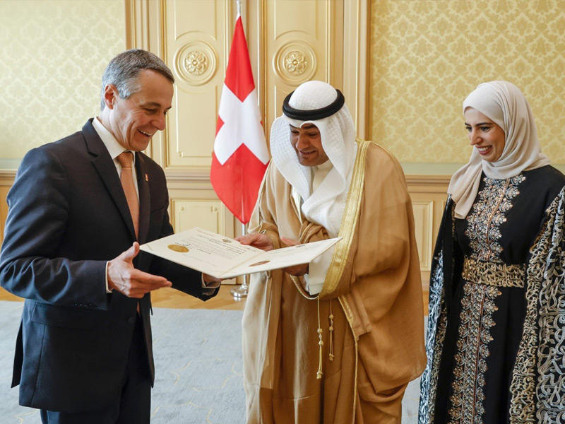 سفير الكويت لدى الاتحاد السويسري يعقوب السند خلال تقديم أوراق اعتماده إلى رئيس مجلس الحكم الاتحادي وزير الخارجية السويسري ايغناسيو كاسيس اليوم 