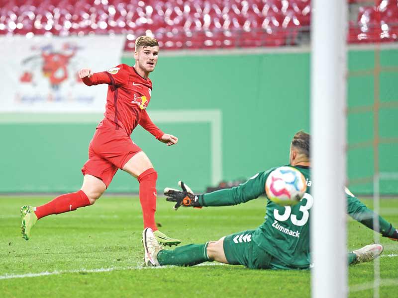 فيرنر نجم لايبزيغ يسجل الهدف الأول