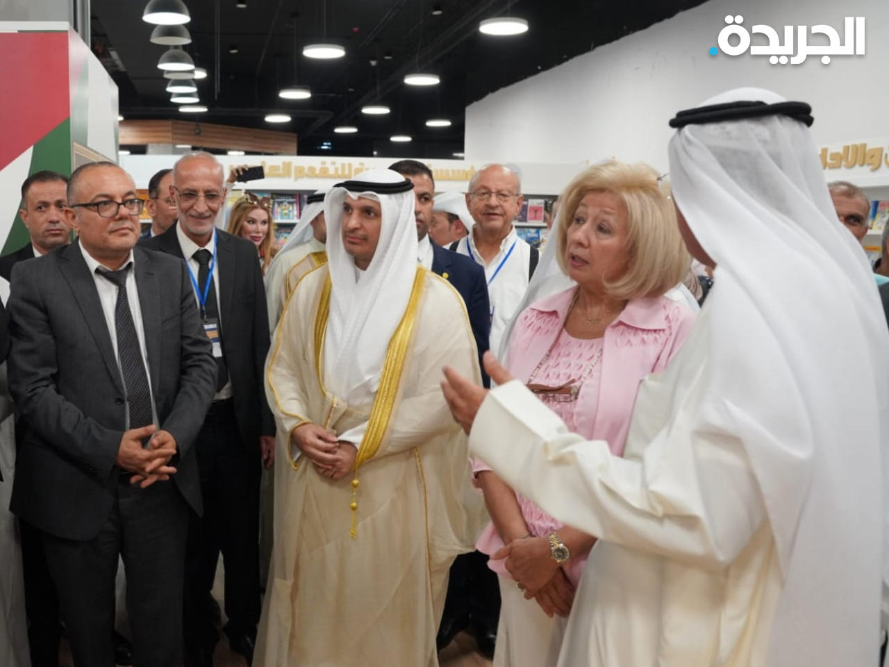 وزير الإعلام خلال زيارته للمعرض