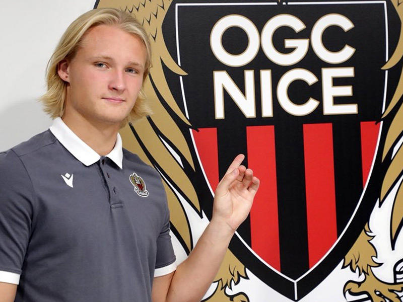  المهاجم الدولي الدنماركي كاسبر دولبرغ 