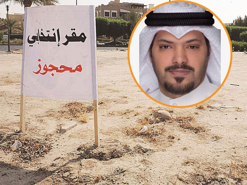 أحدي يافتات المقرات الانتخابية وفي الاطار مدير إدارة النظافة وإشغالات الطرق في محافظة مبارك الكبير نواف المطيري