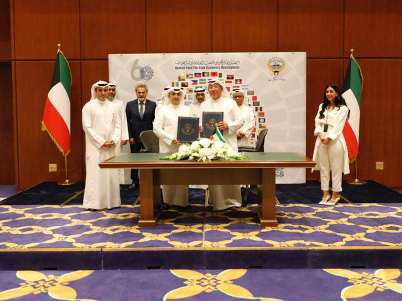 جانب من توقيع الاتفاقية