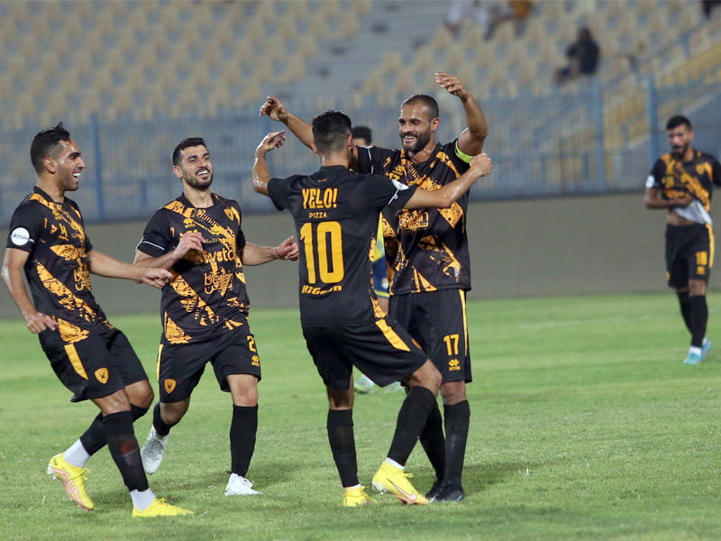 لاعبو الأصفر يحتفلون بالفوز في لقائهم السابق