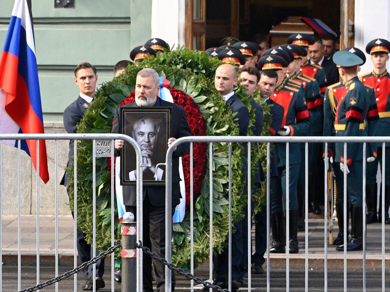 جانب من تشييع غورباتشوف في موسكو أمس (أ ف ب)