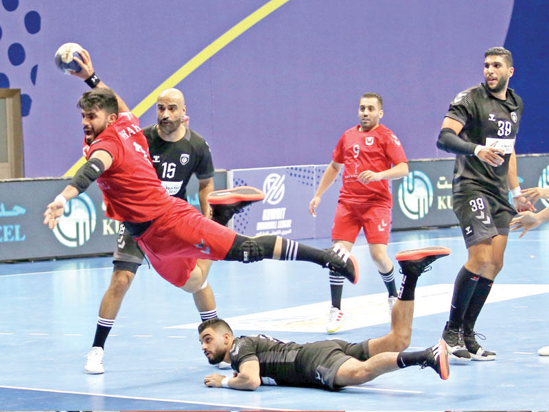 يوسف العجمي خلال مباراة سابقة