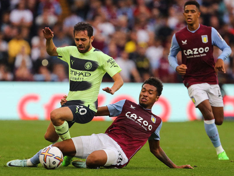 جانب من مباراة أستون فيلا ومانشستر سيتي