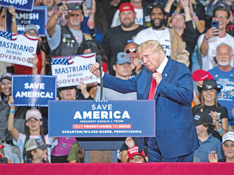 ترامب أمام أنصاره في ويلكس بار (ا ف ب)