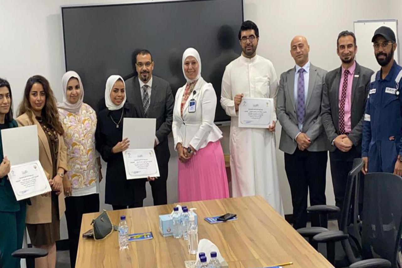 لقطة جماعية مع المتدربين في شركة سنرجي