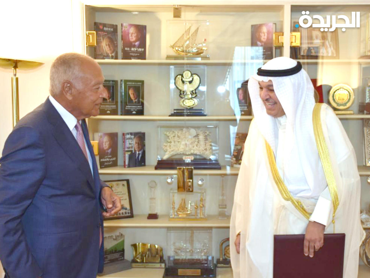 الغانم يقدم أوراق اعتماده مندوباً دائماً للكويت لدى الجامعة العربية