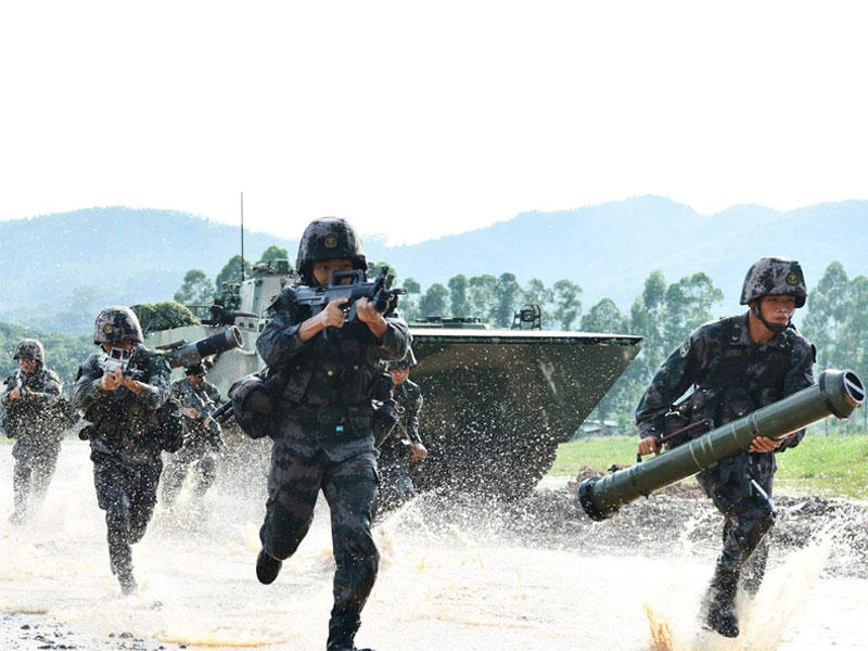 مناورات بالذخيرة الحية