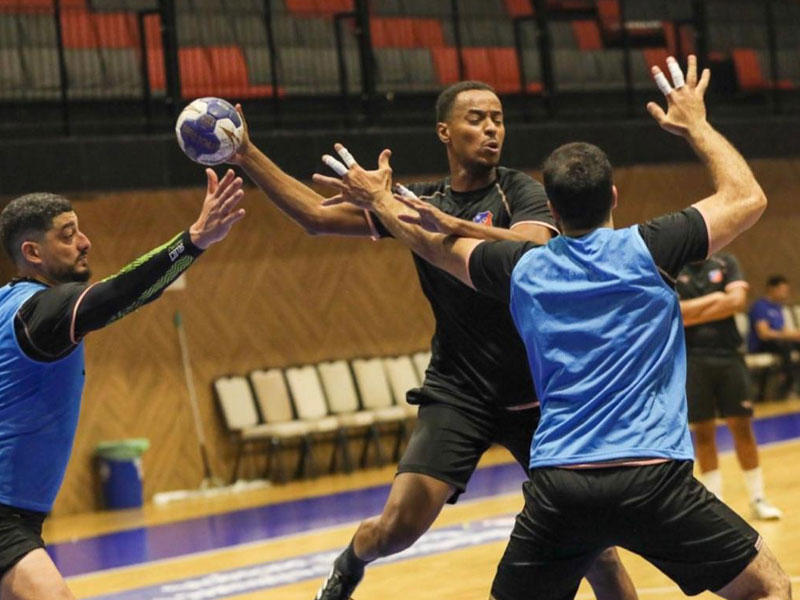 جانب من تدريب فريق الكويت بمعسكر البوسنة