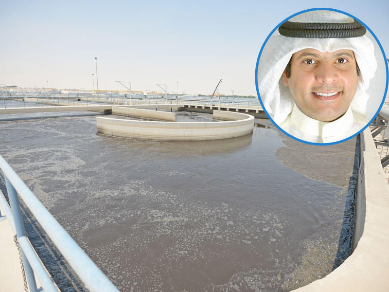 أحد أحواض المياه المعالجة الرباعية في الصليبية و في الاطار رئيس قسم التوزيع ومراكز التحكم بإدارة المياه المعالجة في وزارة الأشغال م. أحمد الجويعد