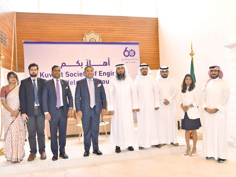 العتل مستقبلاً السفير الهندي والوفد المرافق له