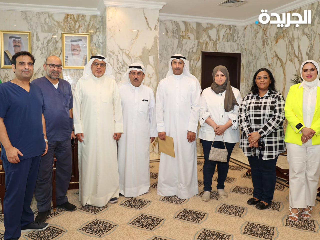 وزير الصحة مستقبلاً مجموعة من الأطباء بحضور وكيل الوزارة د. مصطفى رضا