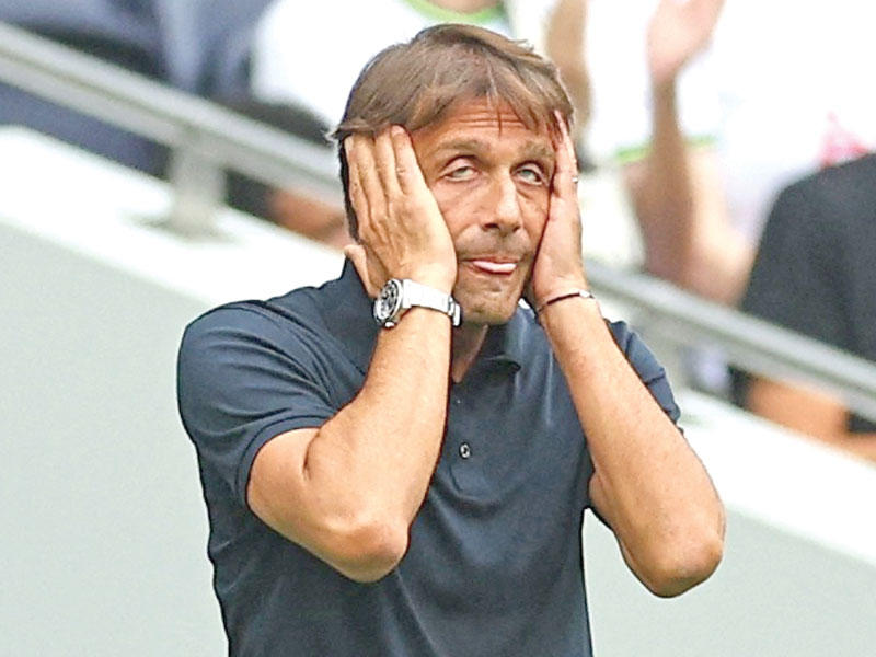  المدير الفني لتوتنهام أنطونيو كونتي