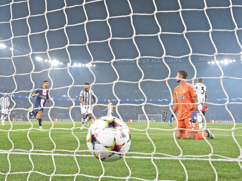 بيرين حارس مرمى يوفنتوس يستقبل هدف باريس الأول