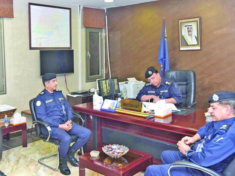 البرجس خلال تفقده احد المخافر 