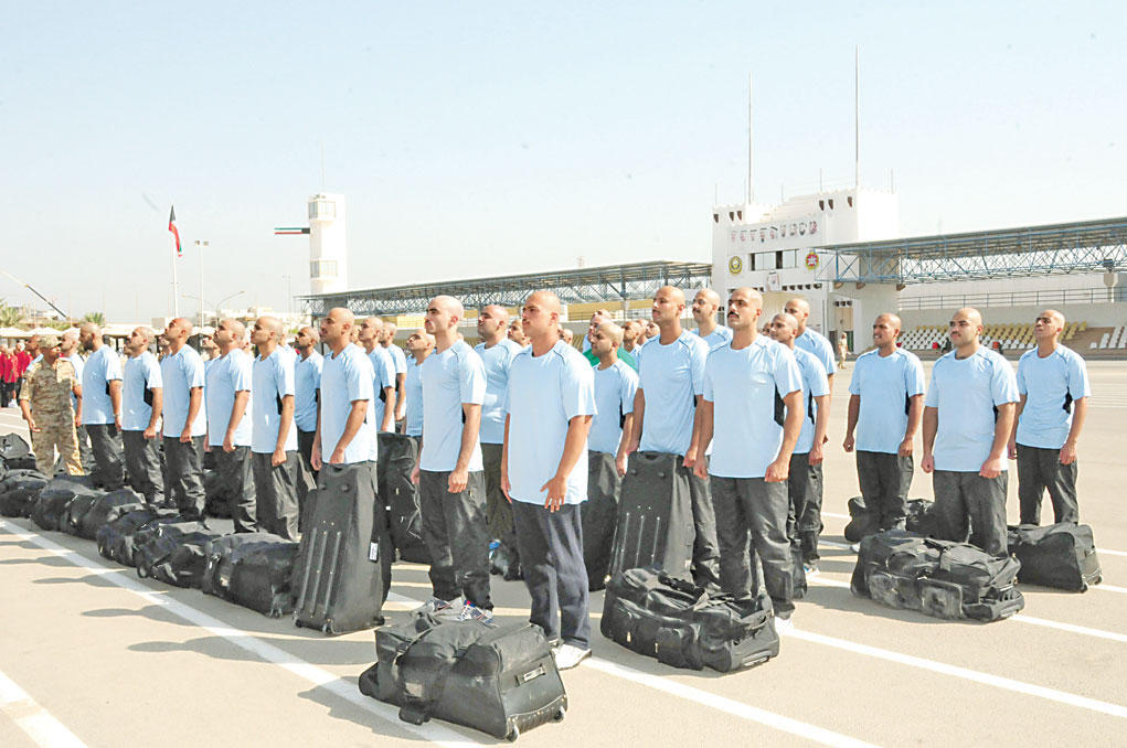 طلبة في كلية على صباح السالم العسكرية  - أرشيف