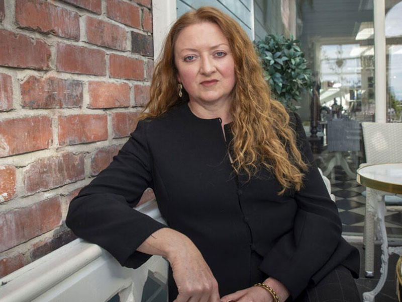 الكاتبة كلير كيغان