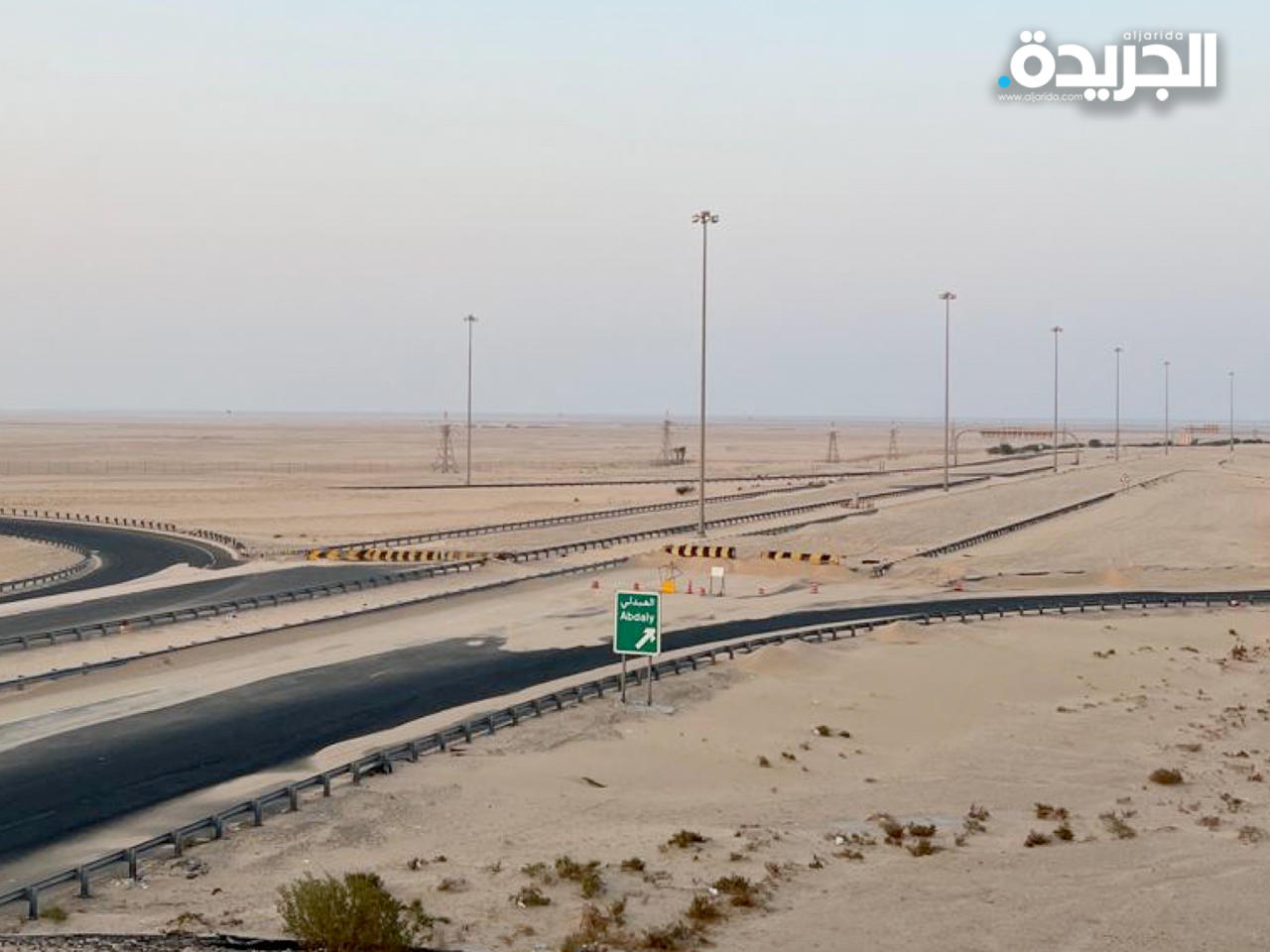 طريق العبدلي المؤدي إلى جسر بوبيان مغلق بحواجز خرسانية