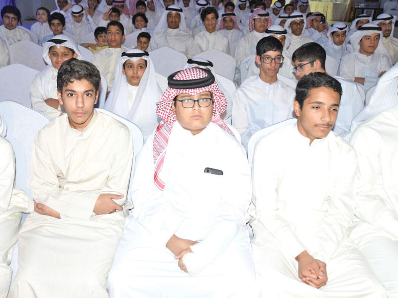 تخريج نخبة من الطلاب