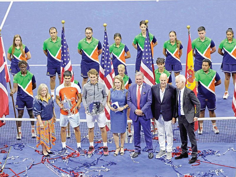 جانب من مراسم تتويج بطولة الولايات المتحدة المفتوحة لكرة المضرب