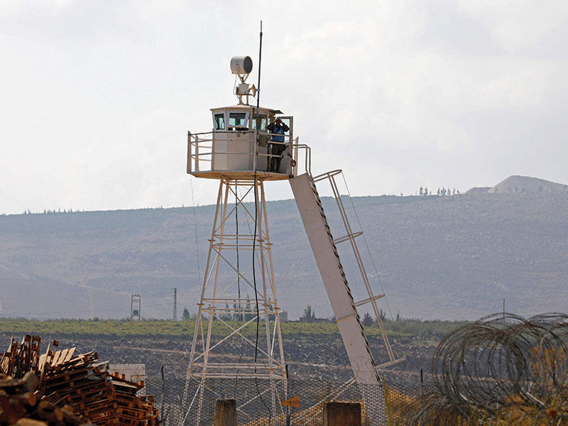 برج مراقبة لـ «اليونفيل» على الحدود اللبنانية الجنوبية في قرية الغجر (أ ف ب)