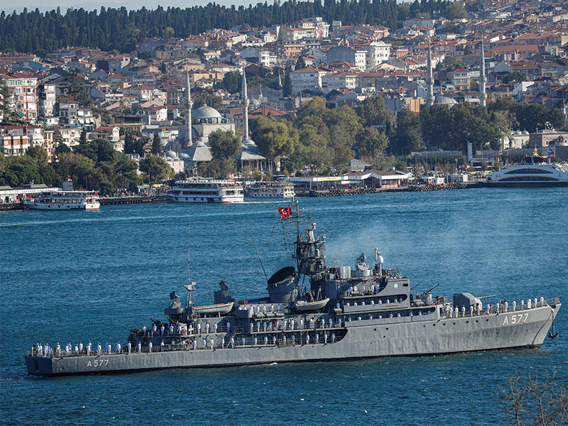 سفن هجومية برمائية يمكن تحويلها إلى حاملة طائرات خفيفة