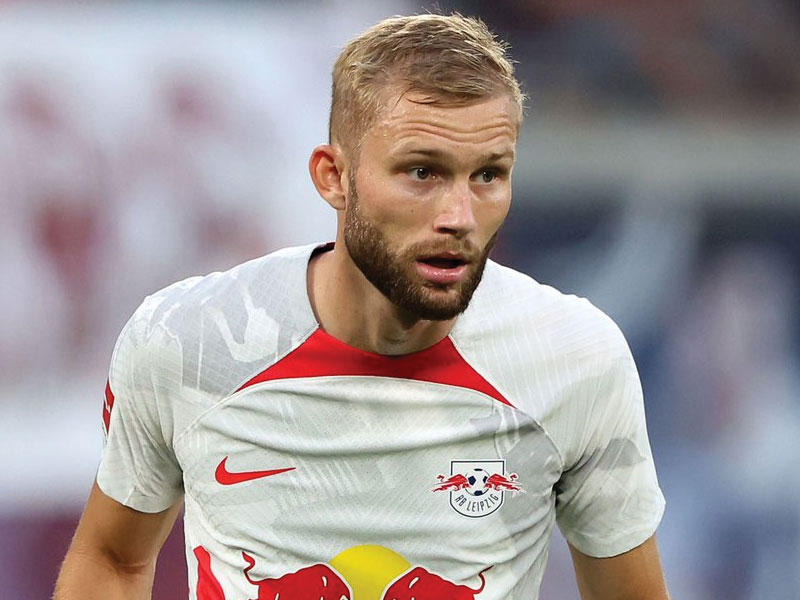 لاعب خط وسطه النمساوي الدولي كونراد لايمر