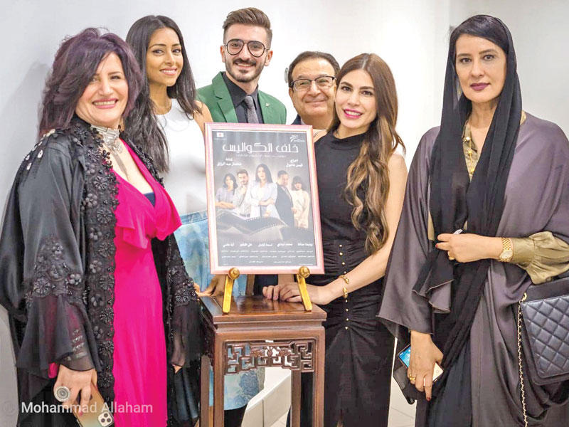 شهناز عبدالرازق يميناً مع فريق عمل الفيلم الجديد خلف الكواليس